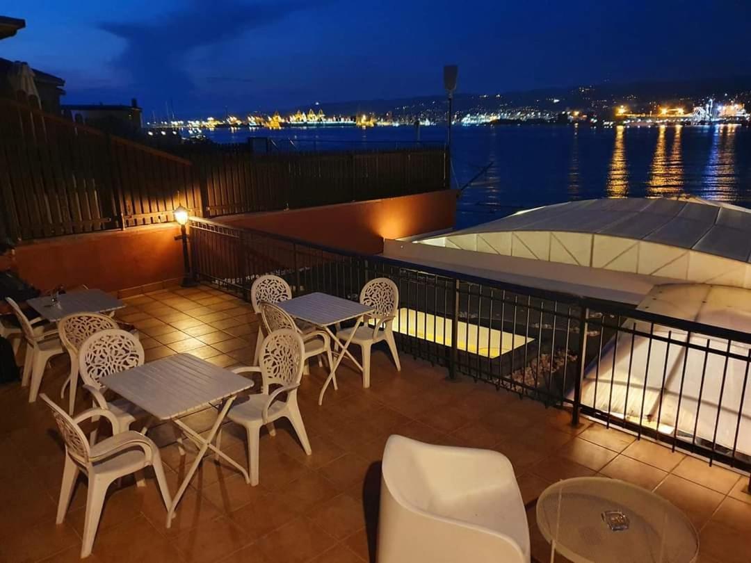 Hotel La Bussola Múggia Buitenkant foto