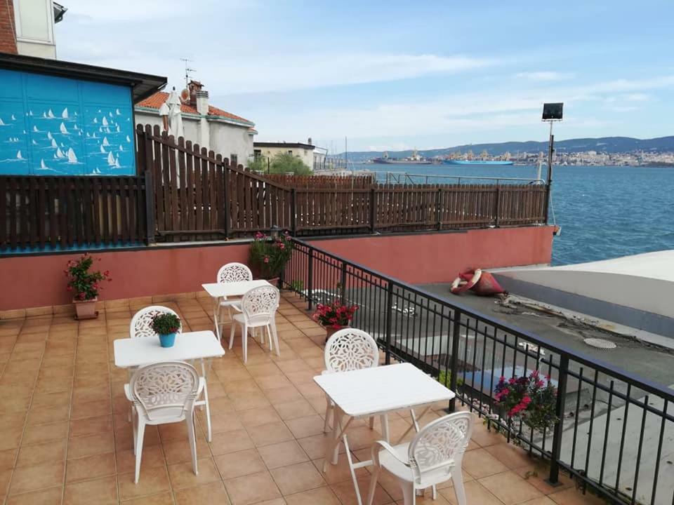 Hotel La Bussola Múggia Buitenkant foto